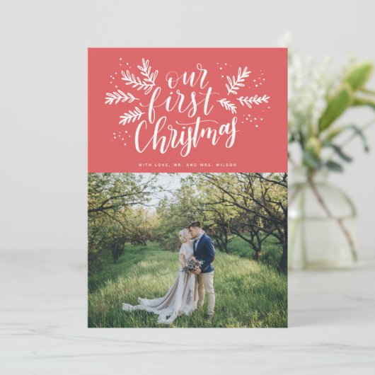 Onze eerste kerstfoto met handschrift Pas getrouwd Feestdagenkaart (Staand voorkant)