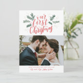 Onze eerste kerstfoto met handschrift Pas getrouwd Feestdagenkaart (Staand voorkant)