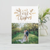 Onze eerste kerstfoto met handschrift Pas getrouwd Feestdagenkaart (Staand voorkant)