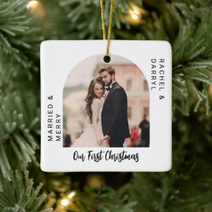 Onze eerste kerstfoto Minimal Script Getrouwd Keramisch Ornament
