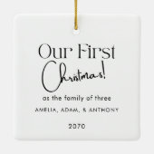 Onze eerste kerstfoto minimalistische kalligrafie keramisch ornament (Achterkant)