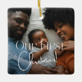 Onze eerste kerstfoto minimalistische kalligrafie keramisch ornament (Voorkant)