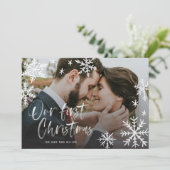 Onze eerste kerstfoto Pas getrouwd Feestdagenkaart (Staand voorkant)