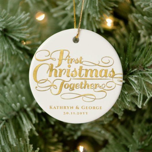 Onze eerste kerstfoto samen met Golden Script Keramisch Ornament (Boom)