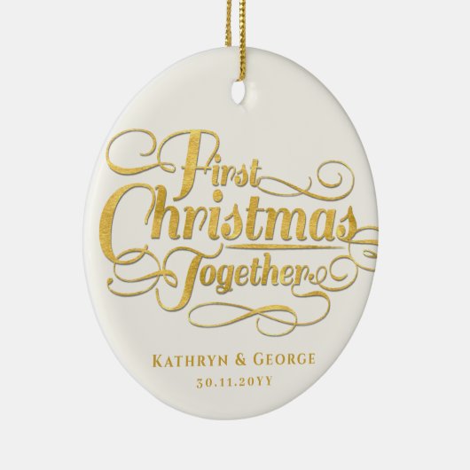 Onze eerste kerstfoto samen met Golden Script Keramisch Ornament (Rechts)