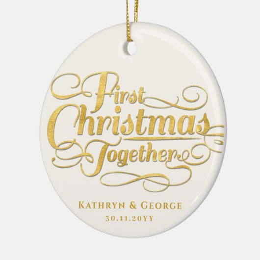 Onze eerste kerstfoto samen met Golden Script Keramisch Ornament (Links)