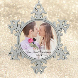 Onze eerste kerstfoto Snowflake Ornament