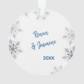 Onze eerste kerstfoto van New Home Blue en Silver Ornament (achterkant)