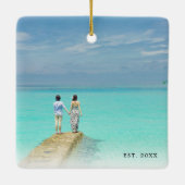 Onze eerste kerstfoto van Tropische bladeren Pas g Keramisch Ornament (Achterkant)