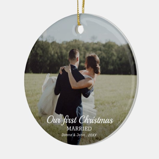 Onze eerste kerstgehuwde Script Couple Foto Keramisch Ornament (Links)