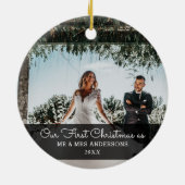 Onze eerste kerstgehuwde Script Couple Foto Keramisch Ornament (Achterkant)