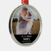 Onze eerste kerstgehuwde Script Couple Foto Metalen Ornament (Rechts)