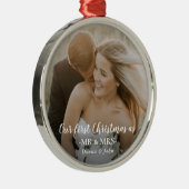 Onze eerste kerstgehuwde Script Couple Foto Metalen Ornament (Rechts)