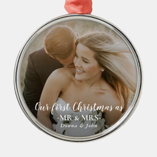 Onze eerste kerstgehuwde Script Couple Foto Metalen Ornament (Voorkant)