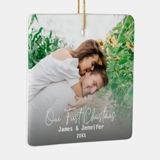 Onze eerste kerstkaartennamen en 2 foto's keramisch ornament (Rechts)