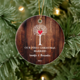 Onze eerste kerstkerstman trouwde met houtliefdesb keramisch ornament