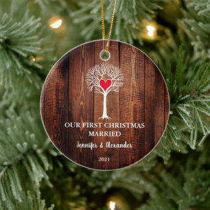 Onze eerste kerstkerstman trouwde met houtliefdesb keramisch ornament