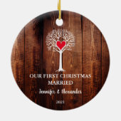 Onze eerste kerstkerstman trouwde met houtliefdesb keramisch ornament (Achterkant)