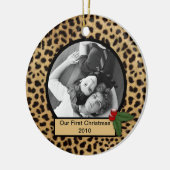 Onze eerste kerstluipaard drukversiering keramisch ornament (Links)