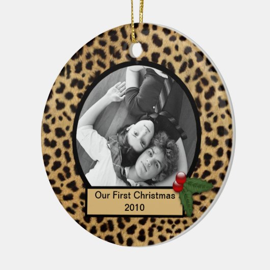 Onze eerste kerstluipaard drukversiering keramisch ornament (Links)