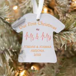 Onze eerste kerstman Mr. en Mrs. newlywed White Ornament