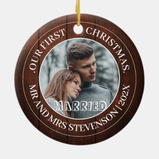 Onze eerste kerstman, Mr. en Mrs. nieuwgehuwd eleg Keramisch Ornament (Achterkant)