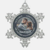 Onze eerste kerstman, Mr. en Mrs. nieuwgehuwd eleg Tin Sneeuwvlok Ornament (Voorkant)