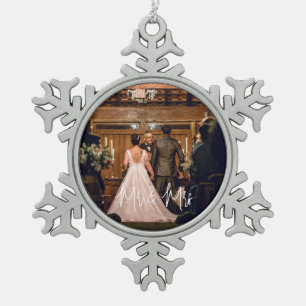 Onze eerste kerstman, Mr. en Mrs. nieuwgehuwd eleg Tin Sneeuwvlok Ornament