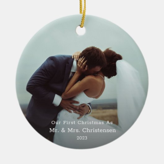 Onze eerste kerstman Mr. & Mrs. Married Photo Cera Keramisch Ornament (Voorkant)