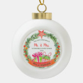 Onze eerste kerstman Mr. & Mrs  Wreath Keramische Bal Ornament (Voorkant)