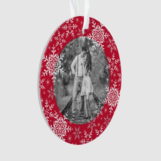 Onze eerste kerstman trouwde snowflakes op rood ornament (voorkant)