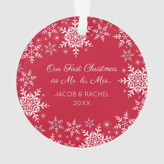 Onze eerste kerstman trouwde snowflakes op rood ornament (achterkant)