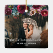 Onze eerste Kerstmis 2 Foto Burgundy Floral Keramisch Ornament (Achterkant)