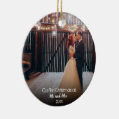 Onze eerste Kerstmis 2 Foto Passen getrouwd Lichte Keramisch Ornament (Rechts)