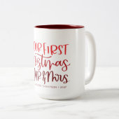 Onze Eerste Kerstmis | Aangepaste Rode Typografie Tweekleurige Koffiemok (Voorkant rechts)