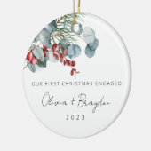 Onze eerste Kerstmis als betrokken Eucalyptus Foto Keramisch Ornament (Links)