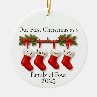 Onze Eerste Kerstmis als Familie van Vier 2025 Keramisch Ornament