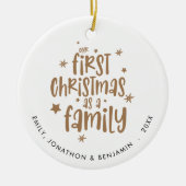 Onze eerste Kerstmis als familienaam Jaar Foto Keramisch Ornament (Voorkant)