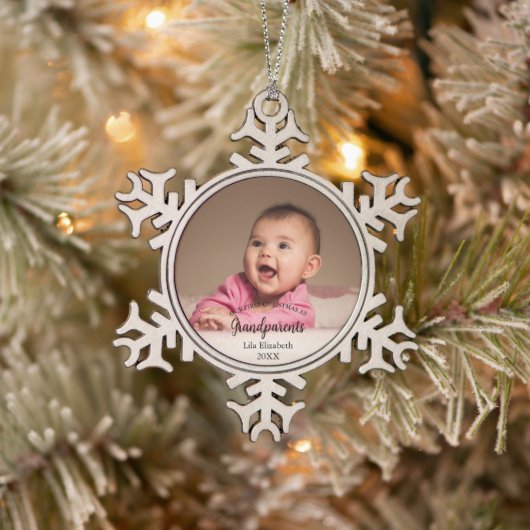 Onze eerste Kerstmis als Grootouders Baby Foto Tin Sneeuwvlok Ornament (Boom)