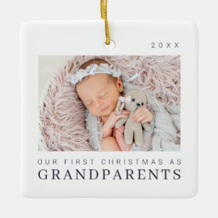 Onze eerste Kerstmis als grootouders Moderne Chic Keramisch Ornament