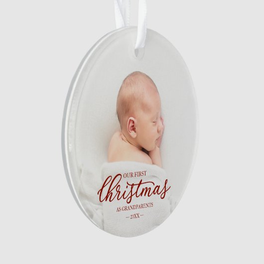 Onze Eerste Kerstmis Als Grootouders Rode Script Ornament (voorkant)