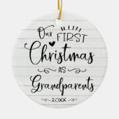 Onze Eerste Kerstmis Als Grootouders Schattig Rust Keramisch Ornament (Voorkant)