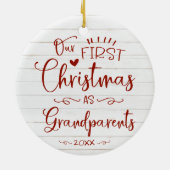 Onze Eerste Kerstmis Als Grootouders Schattig Rust Keramisch Ornament (Achterkant)