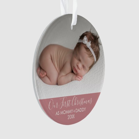 Onze eerste Kerstmis als mama en papa Roze Ornament (voorkant)