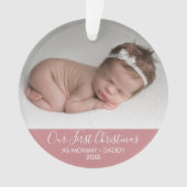 Onze eerste Kerstmis als mama en papa Roze Ornament (voorkant)