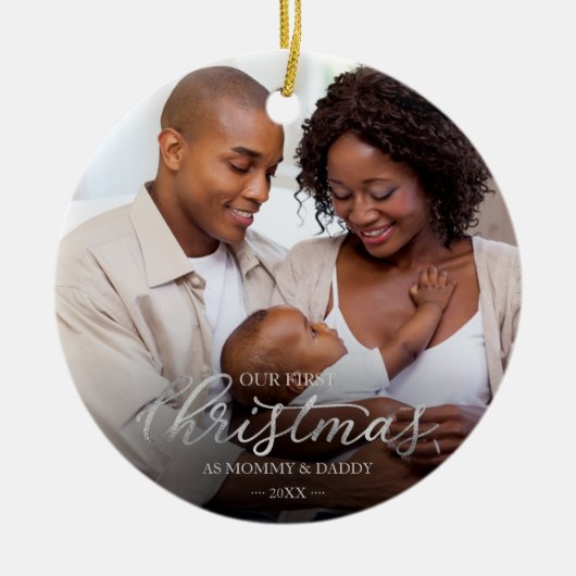 Onze eerste Kerstmis als mama en papa Silver Foil Keramisch Ornament (Voorkant)