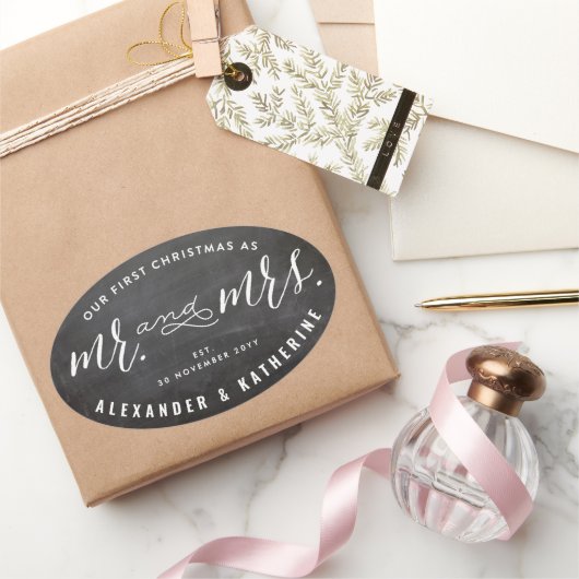 Onze Eerste Kerstmis Als Meneer & Mevrouw Krijtbor Ovale Sticker (Geschenken)