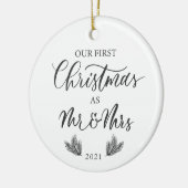 Onze eerste Kerstmis als Mr. en mevrouw met Jaar Keramisch Ornament (Links)