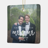 Onze eerste Kerstmis als Mr. en Mr. trouwfoto Keramisch Ornament (Links)