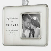 Onze eerste Kerstmis als Mr en Mrs Wedding Foto Verzilverd Omlijst Ornament (Links)